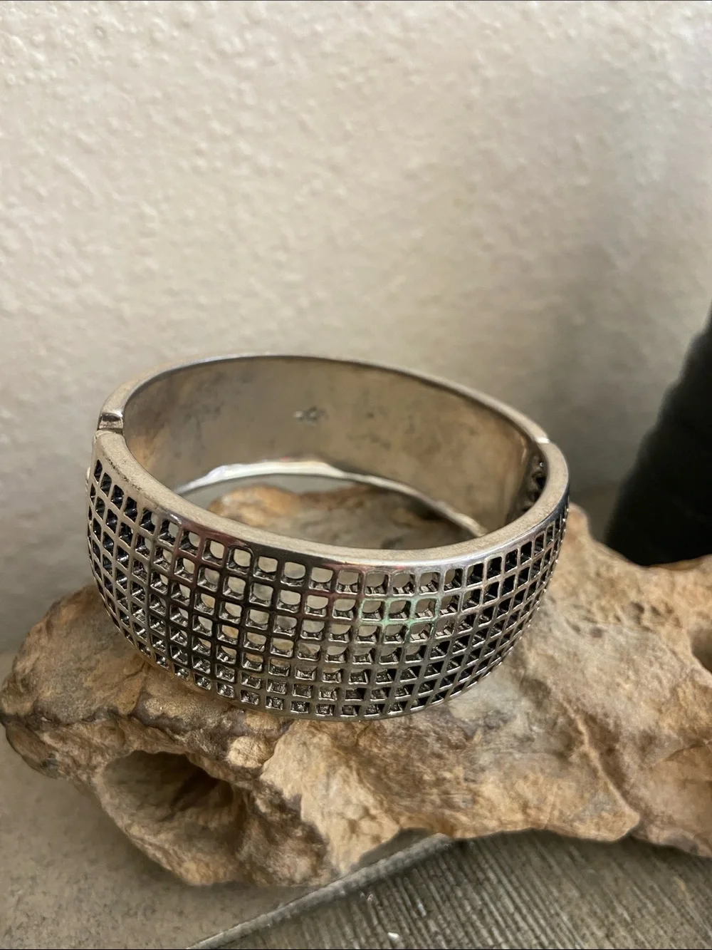 Vintage 90s Kenneth Cole Silver-Tone Grid Hinged Bangle Bracelet